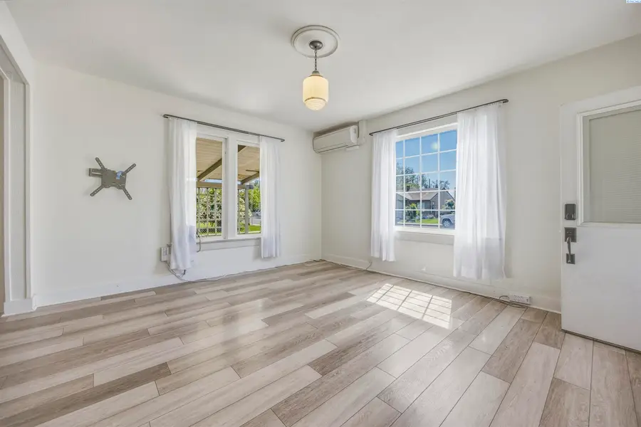 25 E 3rd Ave, Kennewick, WA 99336 - #2
