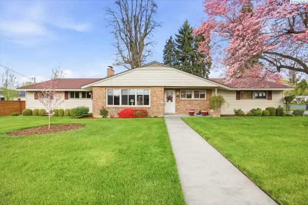 105 Edwards Dr, Walla Walla, WA 99362