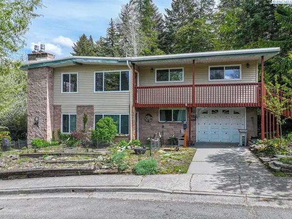 1280 NE Hillside Dr, Pullman, WA 99163