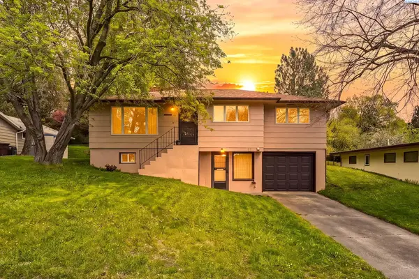 1210 NW Clifford St, Pullman, WA 99163-3304
