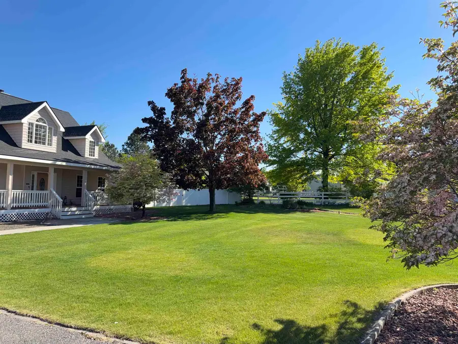 3003 Mt. Stuart Ct., West Richland, WA 99353 - #3