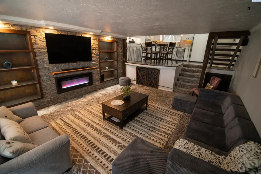 200 N Underwood, Kennewick, WA 99336 - #2