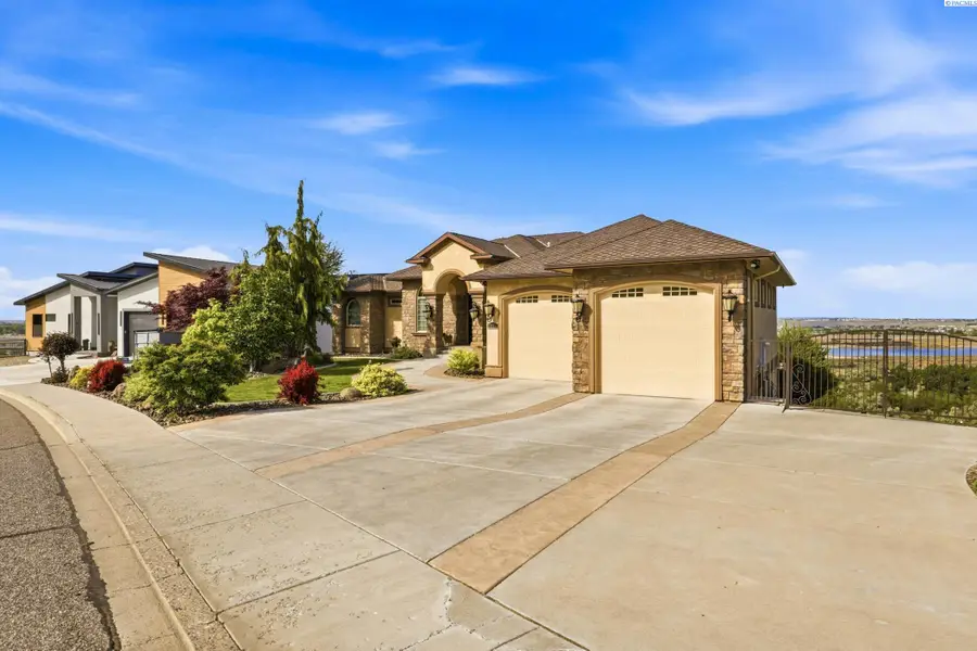 1056 Allenwhite Dr, Richland, WA 99352 - #2