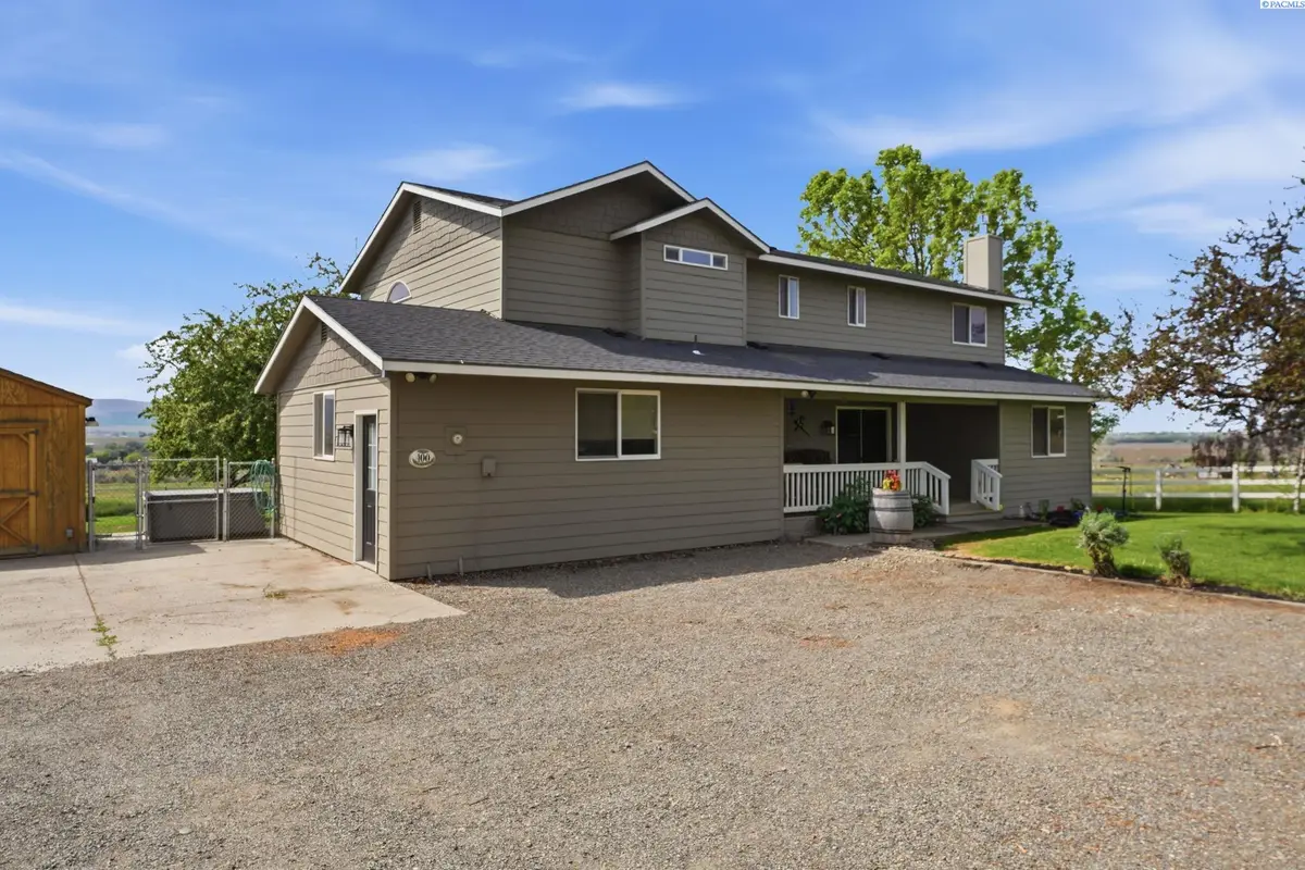 400 Charvet Rd, Grandview, WA 98930 - #1