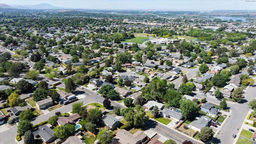 8309 W Deschutes Ave, Kennewick, WA 99336 - #2