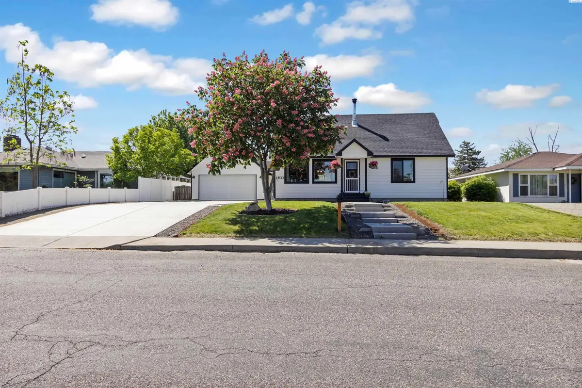 1833 Benson Ave, Prosser, WA 99350 - #1