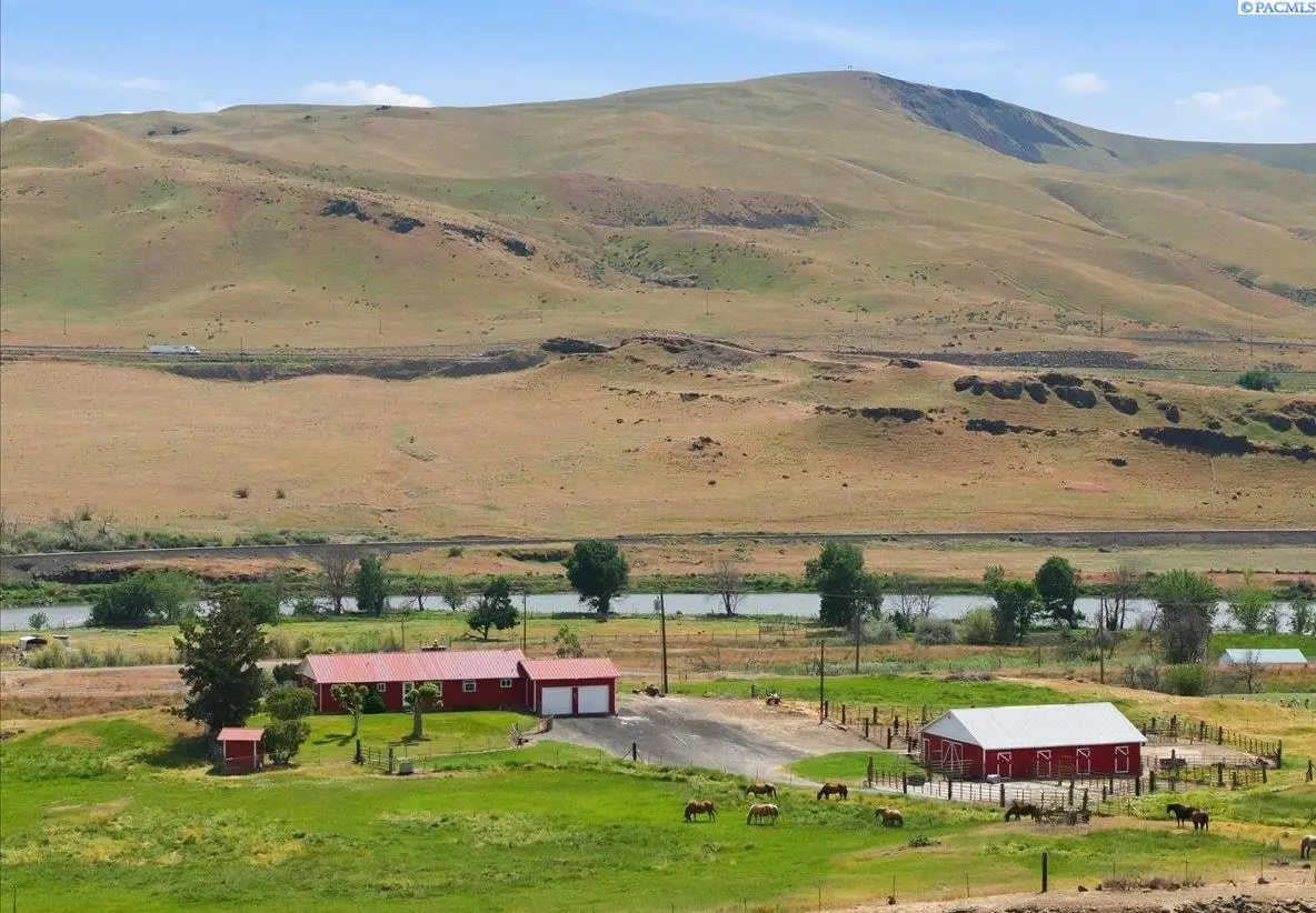 35807 W Old Inland Empire Hwy, Benton City, WA 99320 - #1