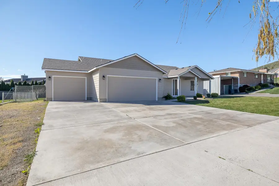 2720 Leslie Rd., Richland, WA 99352 - #2