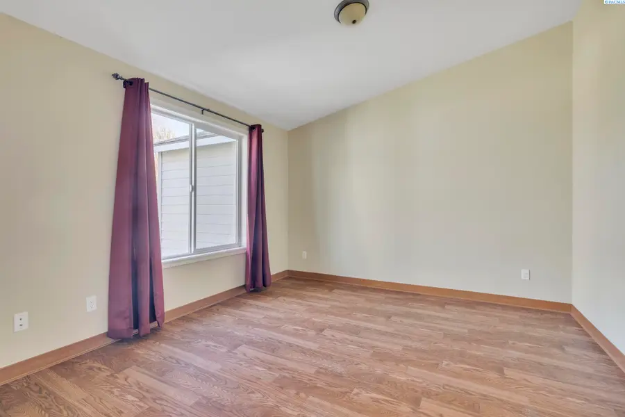 2720 Leslie Rd., Richland, WA 99352 - #3