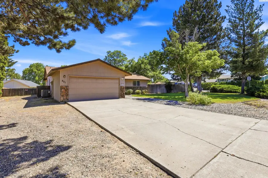 821 S Young St, Kennewick, WA 99336 - #3