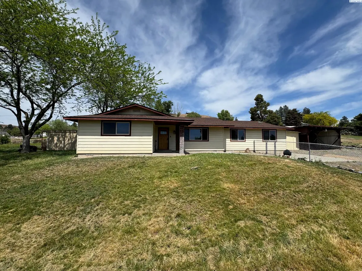342 Sole Rd, Selah, WA 98942 - #1