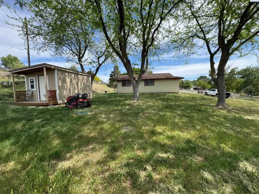 342 Sole Rd, Selah, WA 98942 - #2
