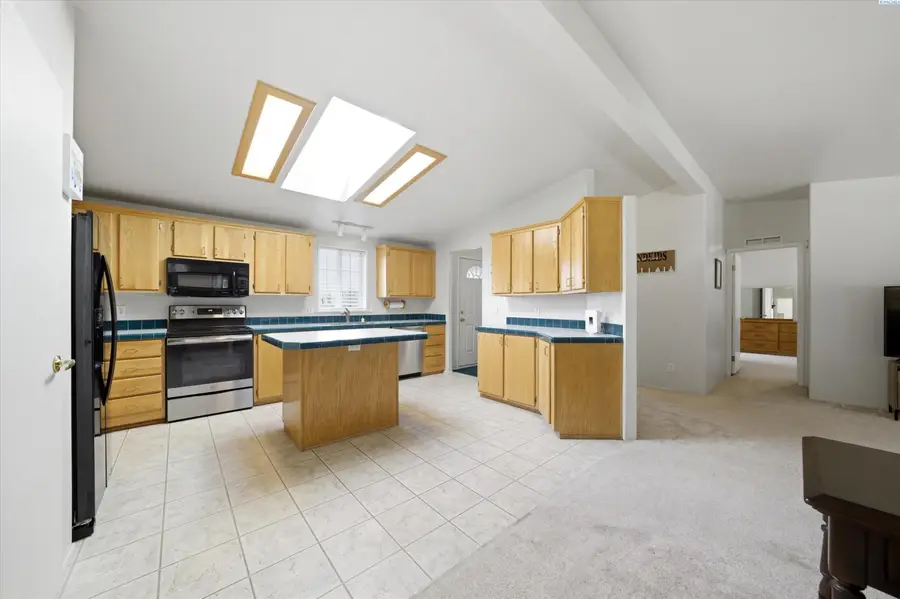 98402 E Michelle Dr, Kennewick, WA 99338 - #3