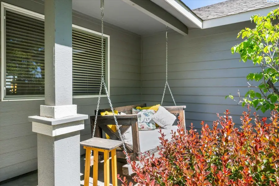 5730 W 11th Avenue, Kennewick, WA 99338 - #2