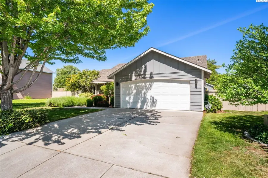 5730 W 11th Avenue, Kennewick, WA 99338 - #3