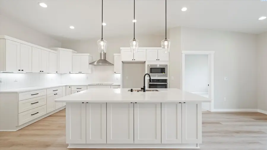 1374 Kalani Ct, West Richland, WA 99353 - #3