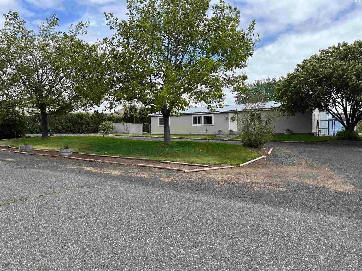 420 N Ephrata St, Connell, WA 99326 - #1
