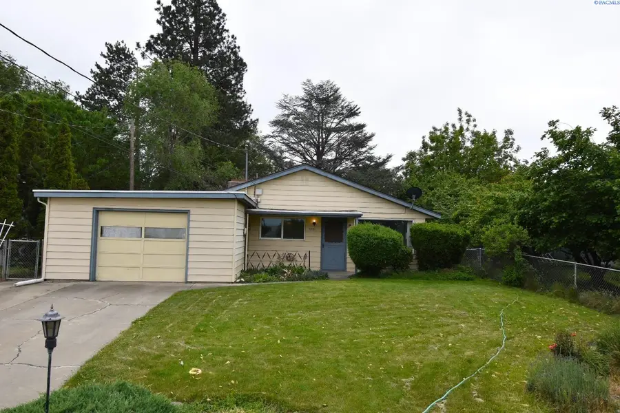 1221 Sunset Pl., Sunnyside, WA 98944 - #3