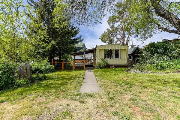 205 N C St, Albion, WA 99125