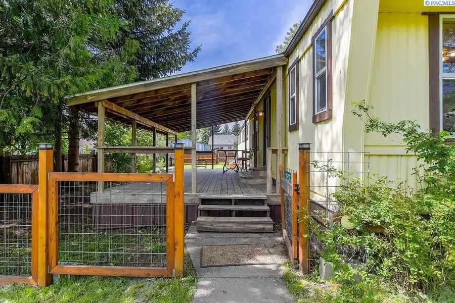 205 N C St, Endicott, WA 99125 - #3