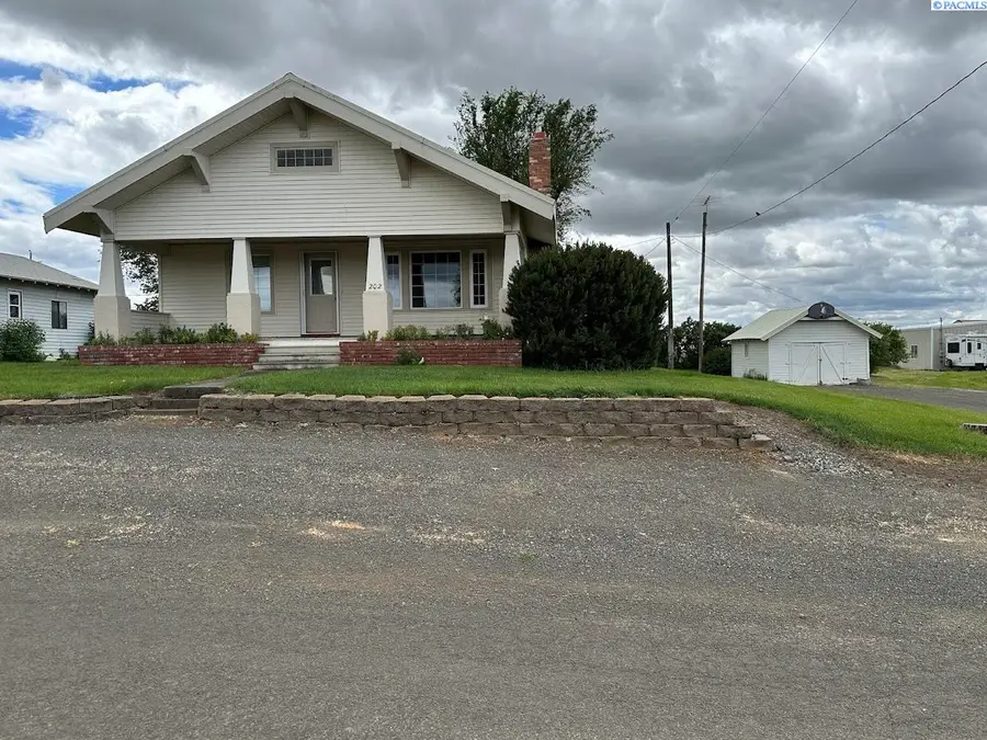 202 E 6th St., Lacrosse, WA 99143 - #2