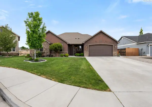 275 Canyon Rim Ct, Richland, WA 99352