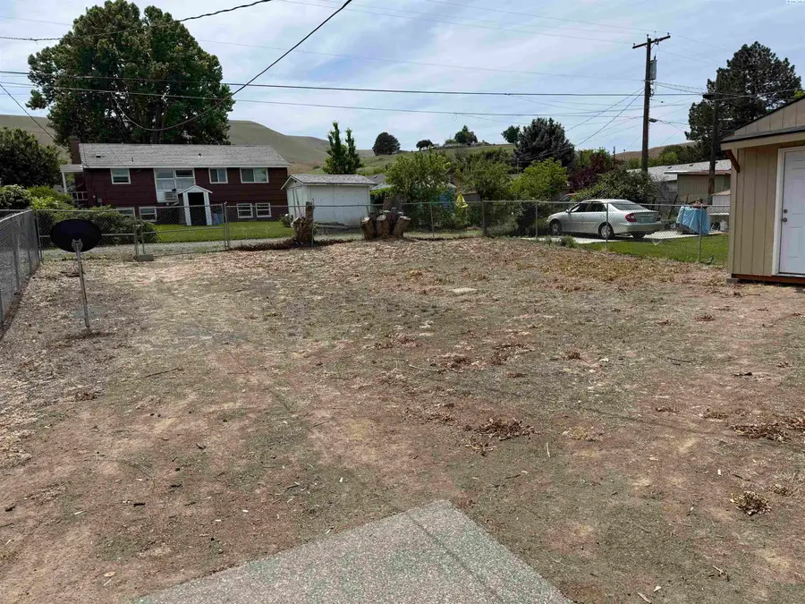 815 Ellen Ave, Prosser, WA 99350 - #3