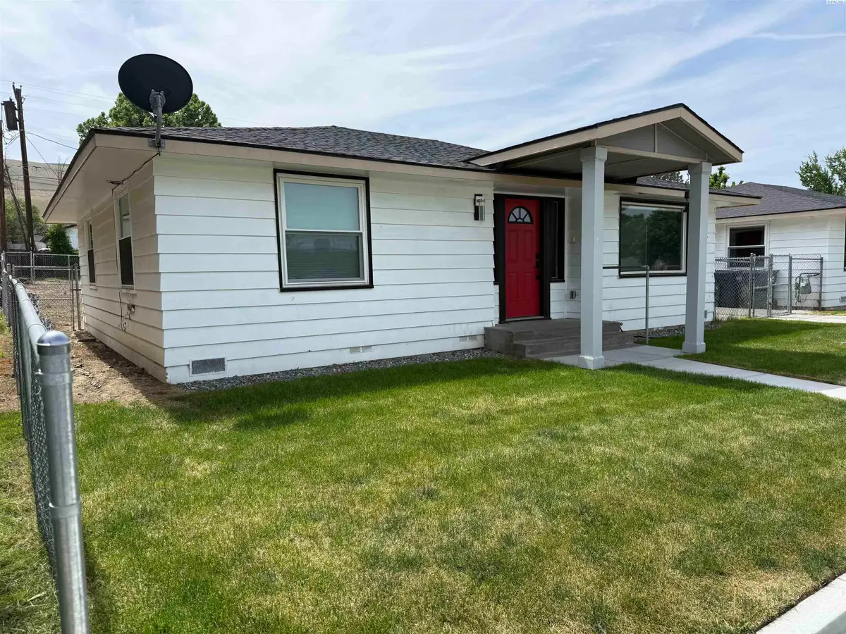 819 Ellen Ave, Prosser, WA 99350 - #1