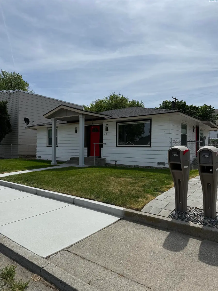 819 Ellen Ave, Prosser, WA 99350 - #2