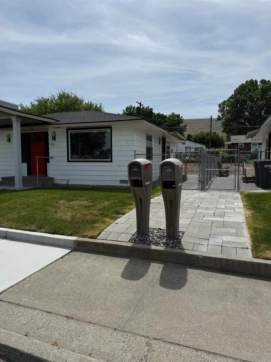 819 Ellen Ave, Prosser, WA 99350 - #3