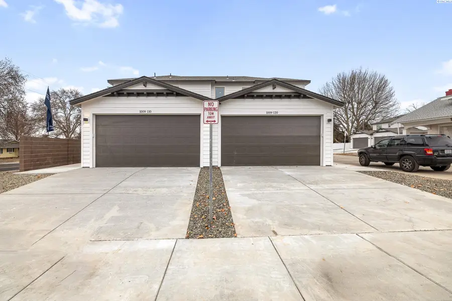 1009 S Underwood Pl, Kennewick, WA 99337 - #2