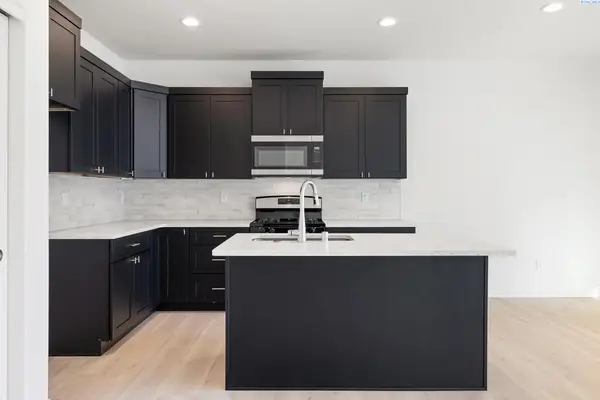 1162 S Underwood Pl, Kennewick, WA 99337