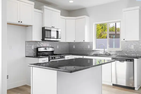 1118 S Underwood Pl, Kennewick, WA 99337