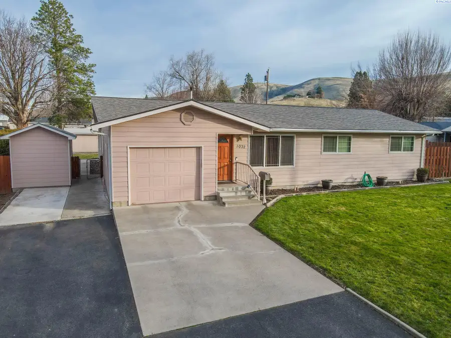 1032 Elm Street, Prosser, WA 99350 - #2