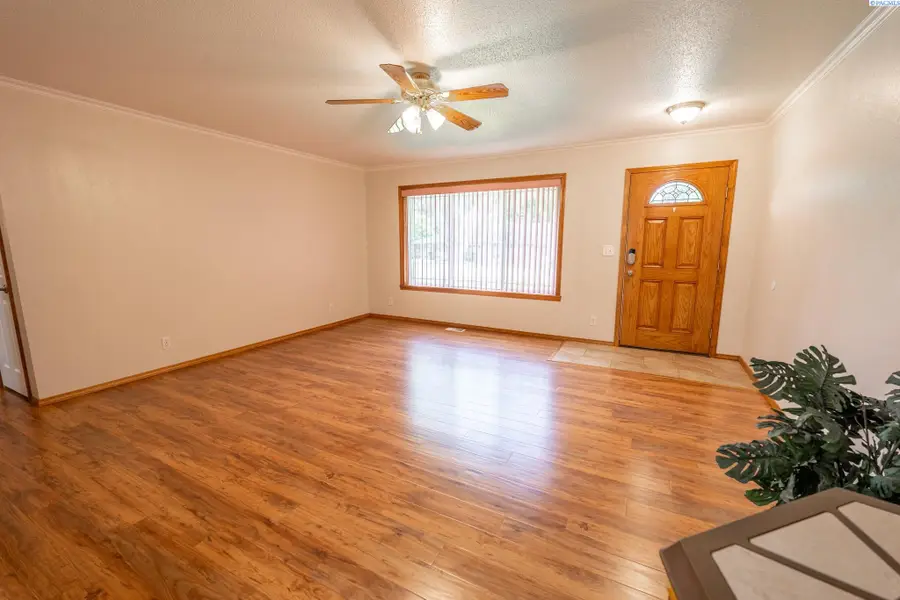 1032 Elm Street, Prosser, WA 99350 - #3