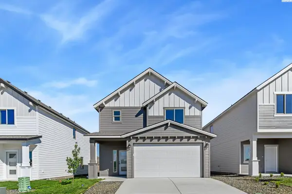 10466 Clearwater Dr, Kennewick, WA 99336