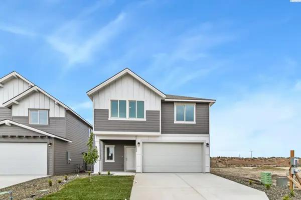 10442 Clearwater Dr, Kennewick, WA 99336