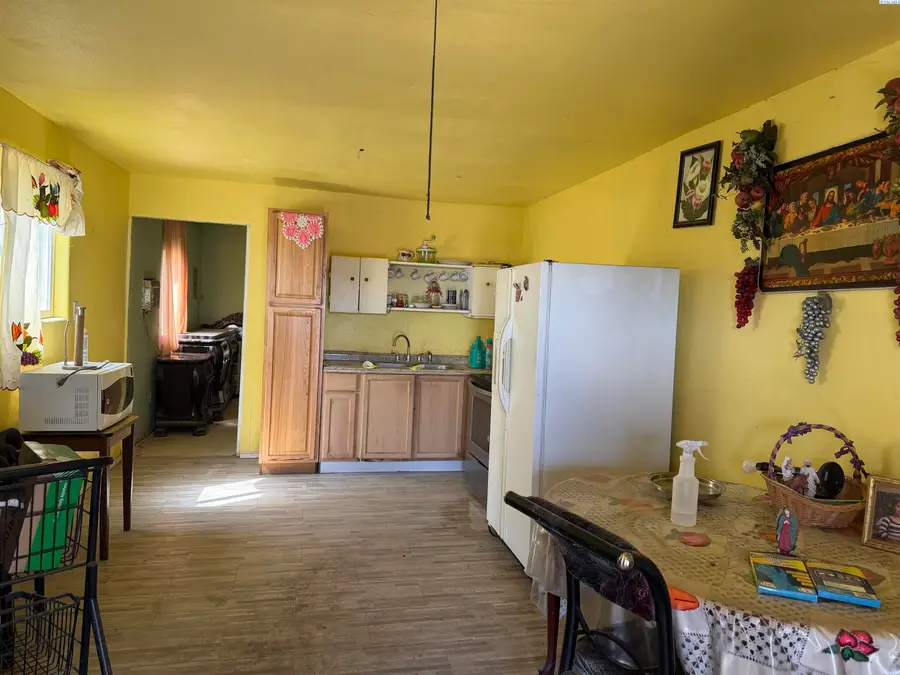 205 S Oak Ave, Warden, WA 98857 - #3