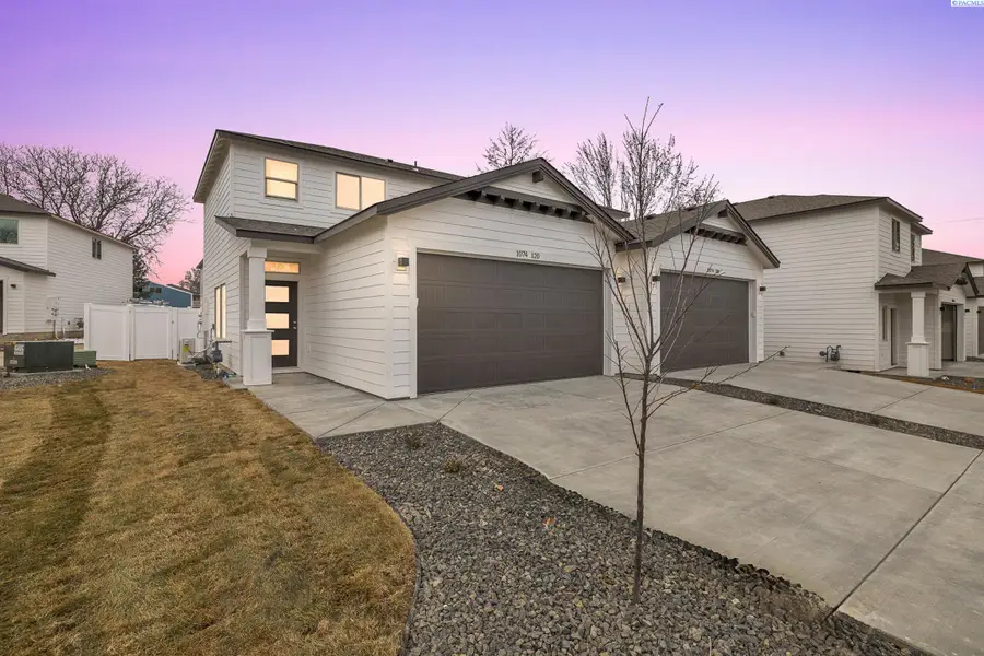 1074 S Underwood Pl, Kennewick, WA 99337 - #2