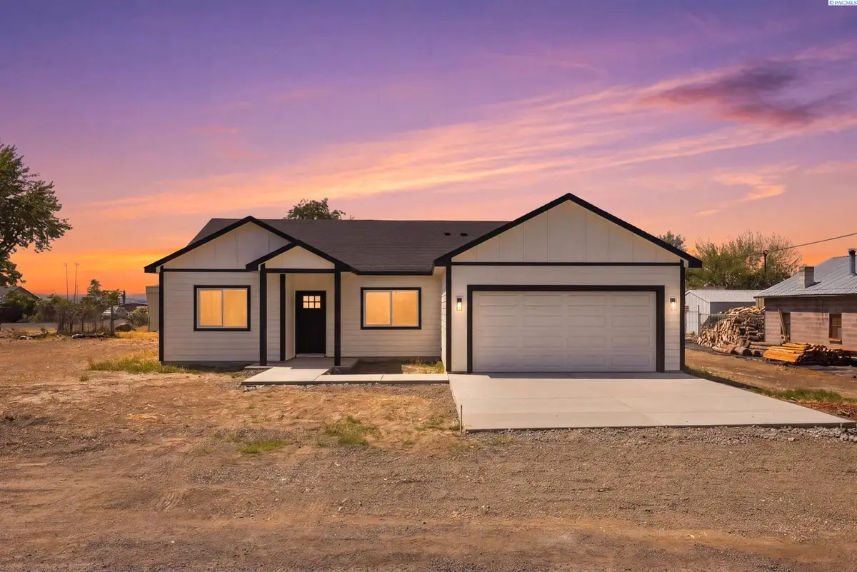71 W Third Ave, Burbank, WA 99323 - #1