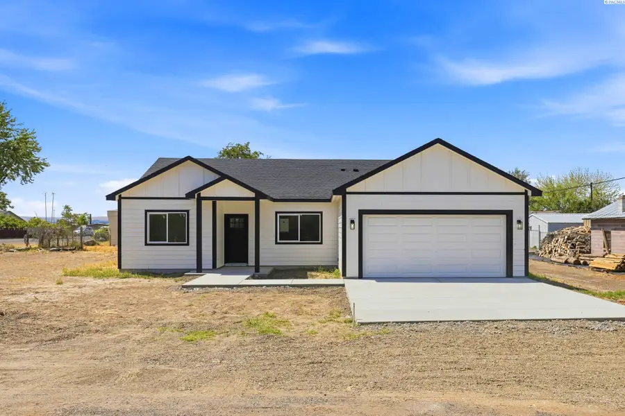 71 W Third Ave, Burbank, WA 99323 - #2