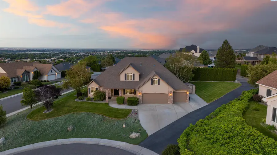 671 Clermont Dr, Richland, WA 99352 - #2