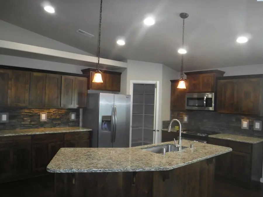 1080 N Montana St., Kennewick, WA 99336 - #2