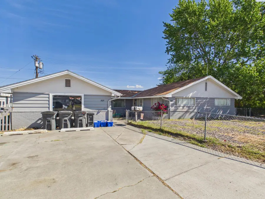2622 W Clearwater Ave, Kennewick, WA 99336 - #2