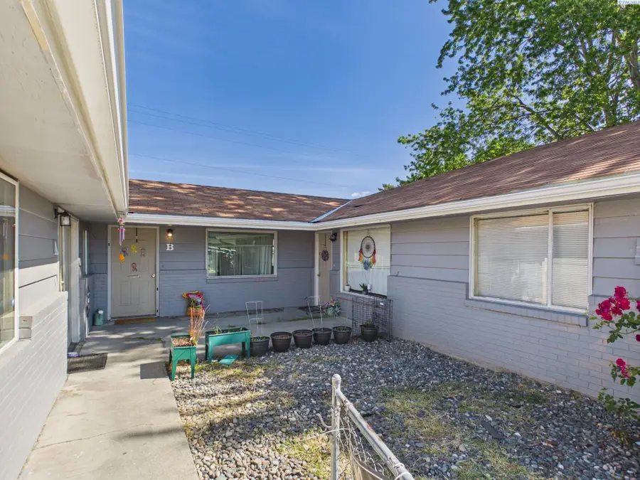 2622 W Clearwater Ave, Kennewick, WA 99336 - #3