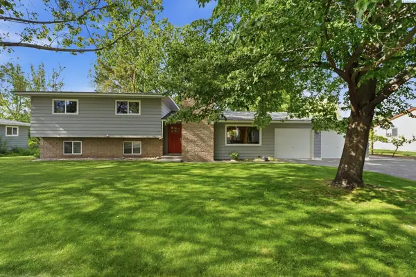 810 W 24th Ave, Kennewick, WA 99337