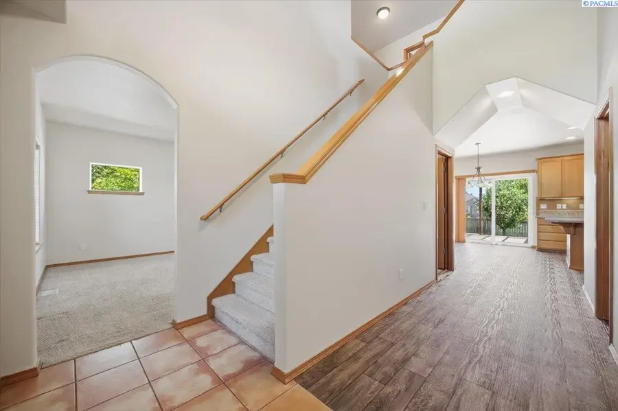 1101 S Grant Street, Kennewick, WA 99338 - #2