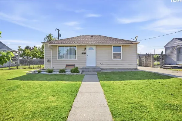 1818 N 11th Ave, Pasco, WA 93301