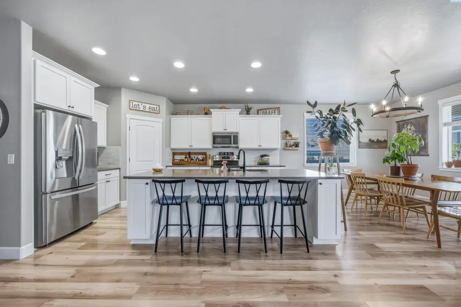 7037 W 35th Ave, Kennewick, WA 99338 - #3