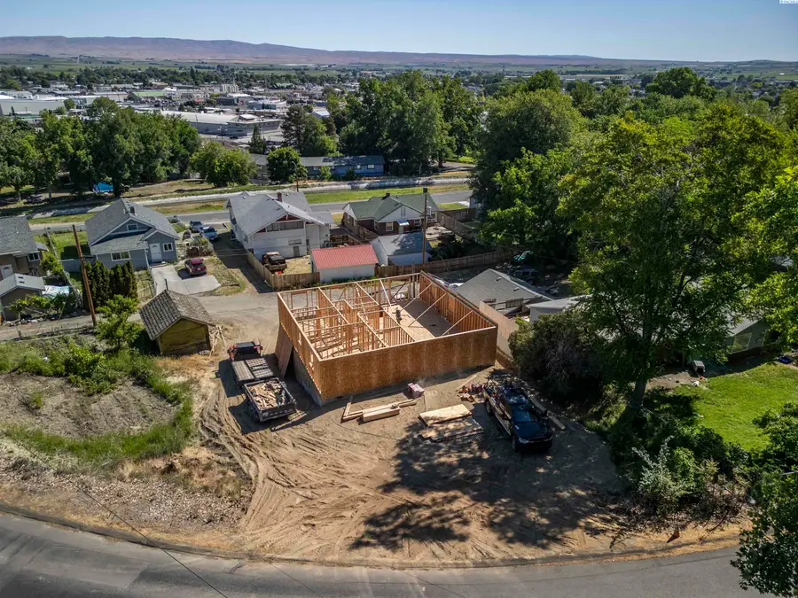 622 Sunnyside Ave, Sunnyside, WA 98944 - #2
